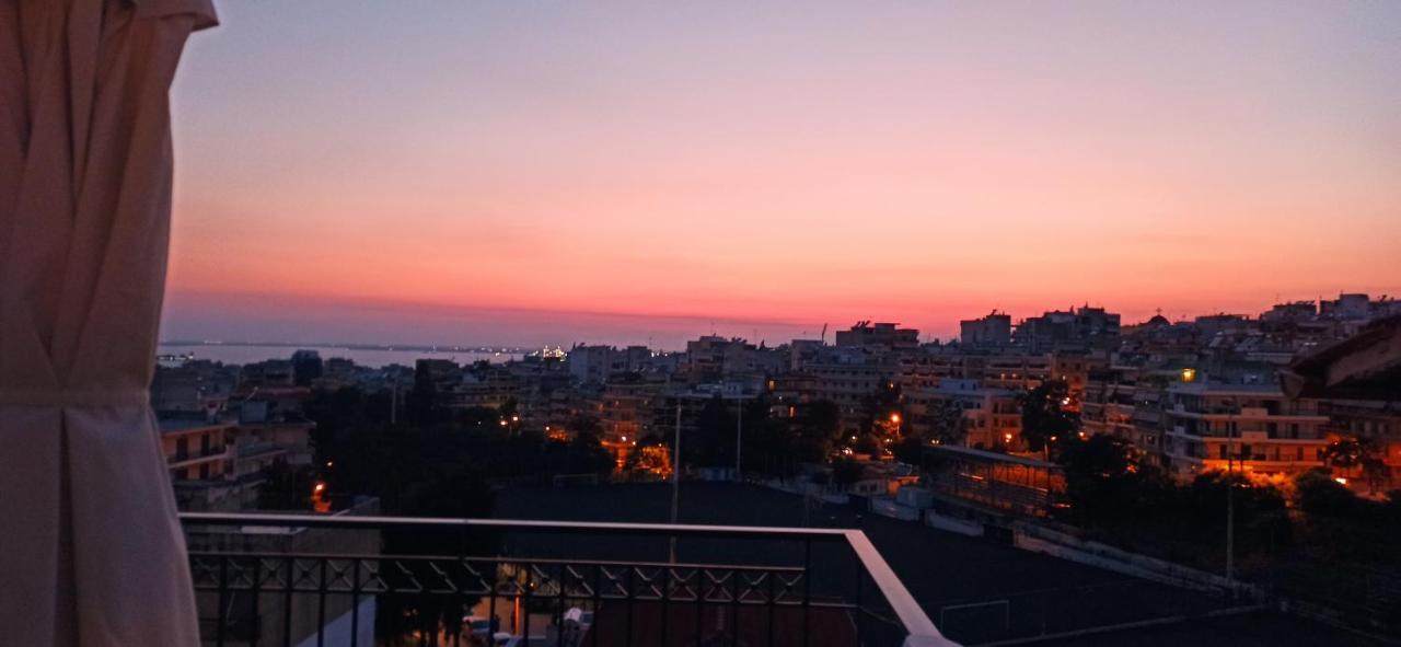 Sunset Rooftop Apartment Salonicco Esterno foto