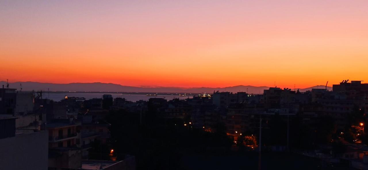 Sunset Rooftop Apartment Salonicco Esterno foto